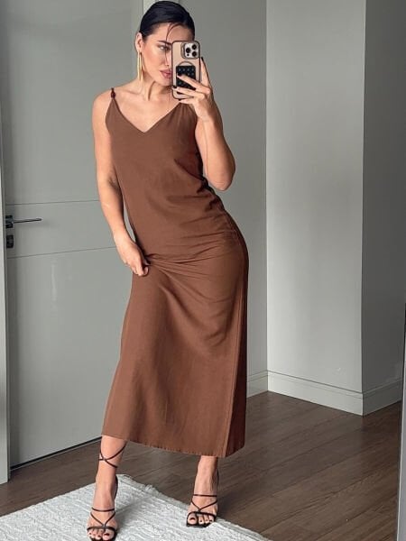 Boncuk Sırt Dekolteli Keten Karışım Uzun Elbise