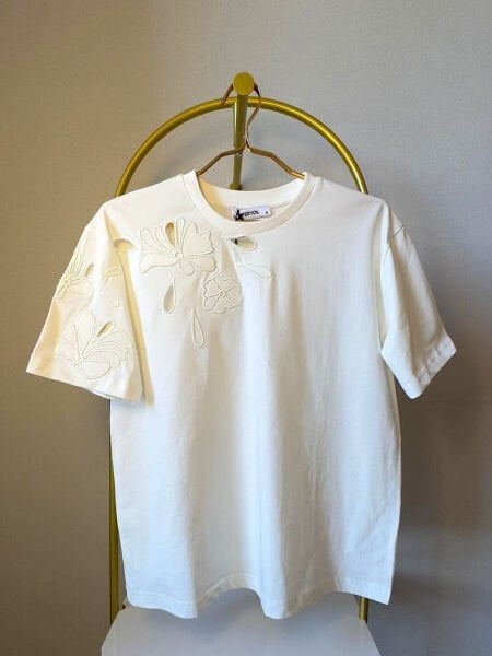 Beyaz İşlemeli Tshirt
