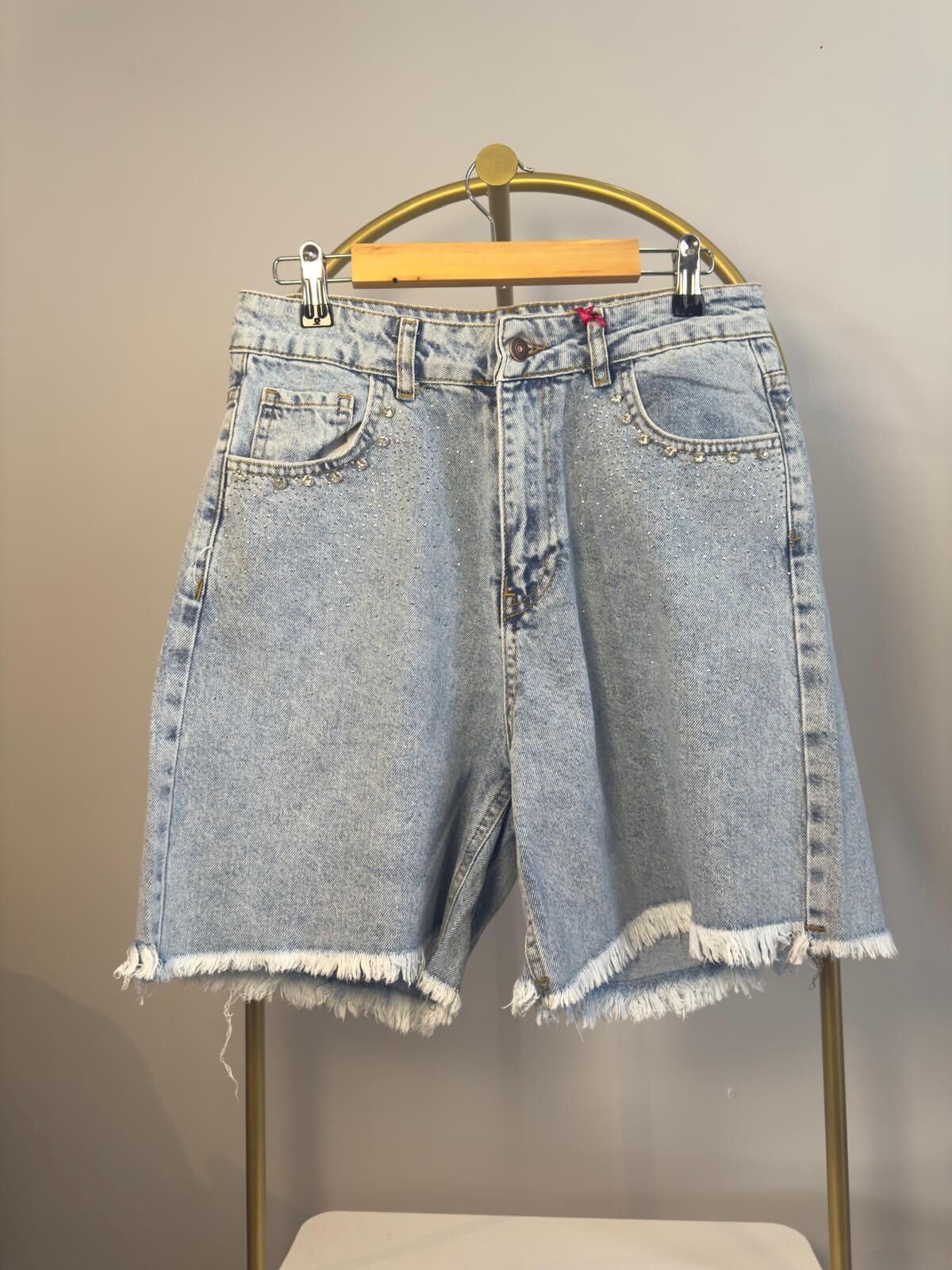 Taş İşlemeli Denim Şort