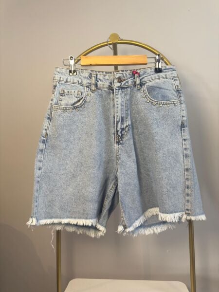 Taş İşlemeli Denim Şort
