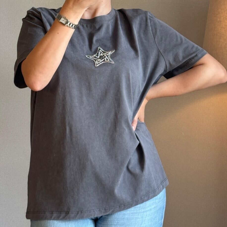 Pamuklu Yıldız İşlemeli Tshirt