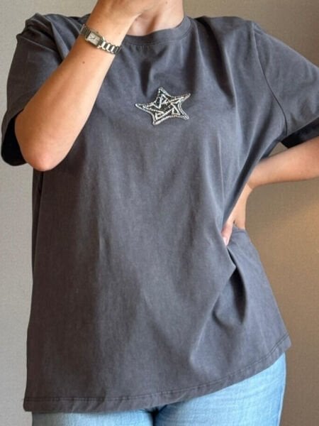 Pamuklu Yıldız İşlemeli Tshirt