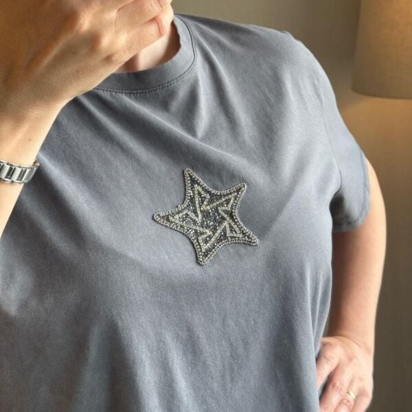 Pamuklu Yıldız İşlemeli Tshirt