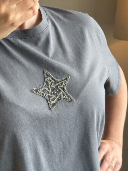 Pamuklu Yıldız İşlemeli Tshirt