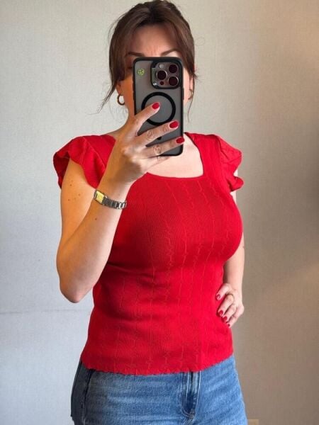 Kırmızı Omuz Detaylı Bluz