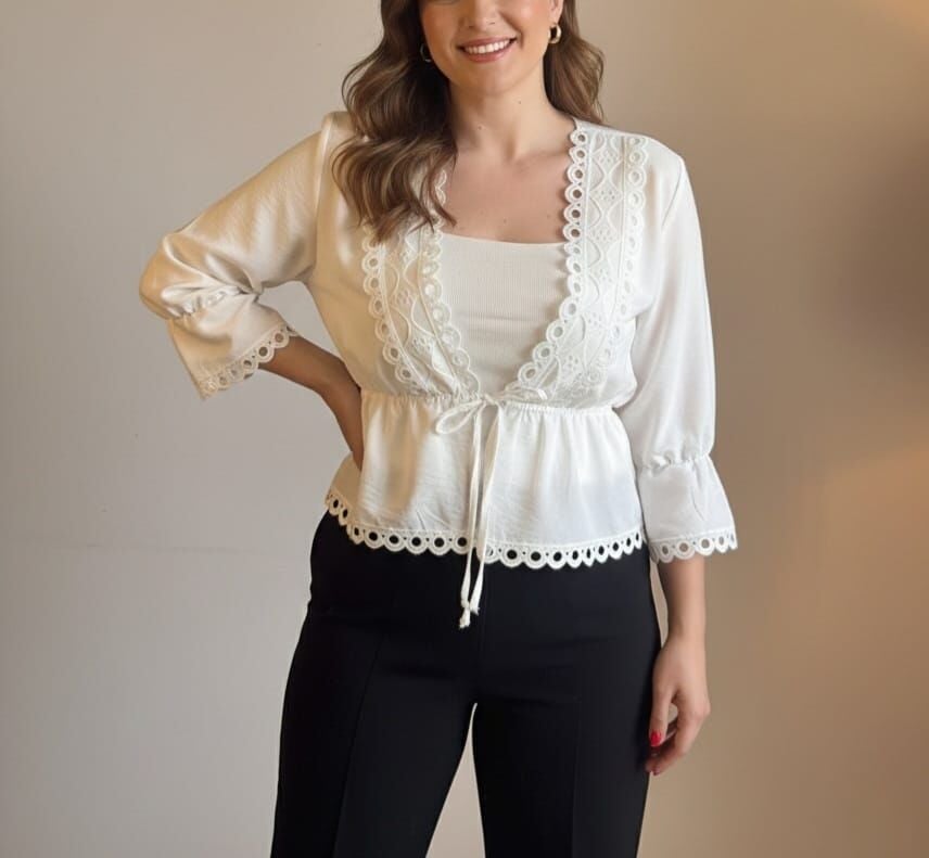 Beyaz Nakış Detaylı Önden Bağlamalı Gömlek