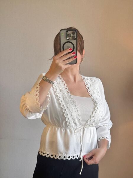 Beyaz Nakış Detaylı Önden Bağlamalı Gömlek