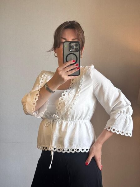 Beyaz Nakış Detaylı Önden Bağlamalı Gömlek