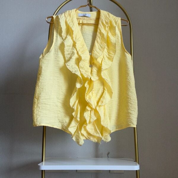 Sarı Fırfırlı Kolsuz Gömlek