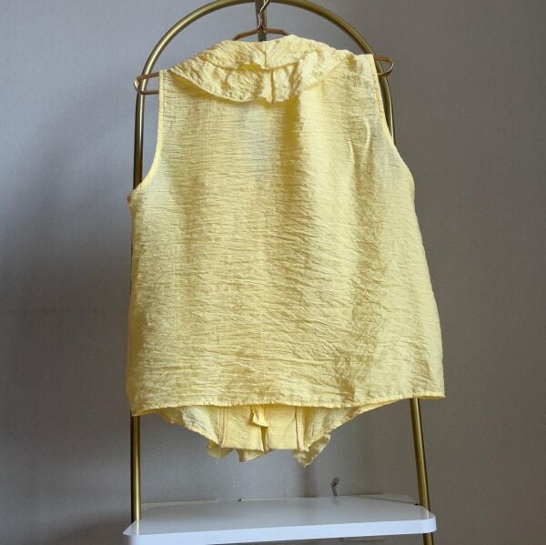 Sarı Fırfırlı Kolsuz Gömlek