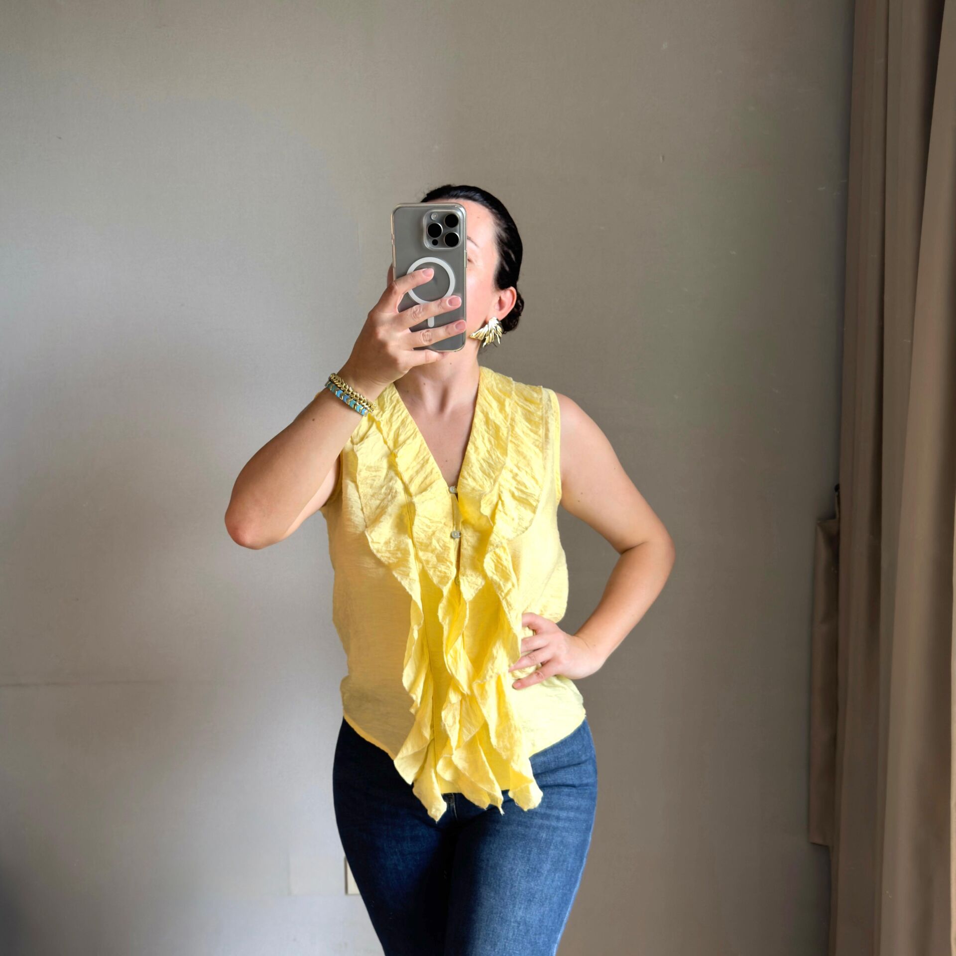 Sarı Fırfırlı Kolsuz Gömlek