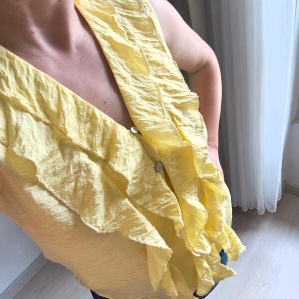 Sarı Fırfırlı Kolsuz Gömlek