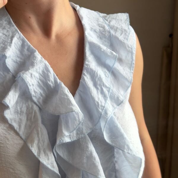 Mavi Fırfırlı Kolsuz Gömlek