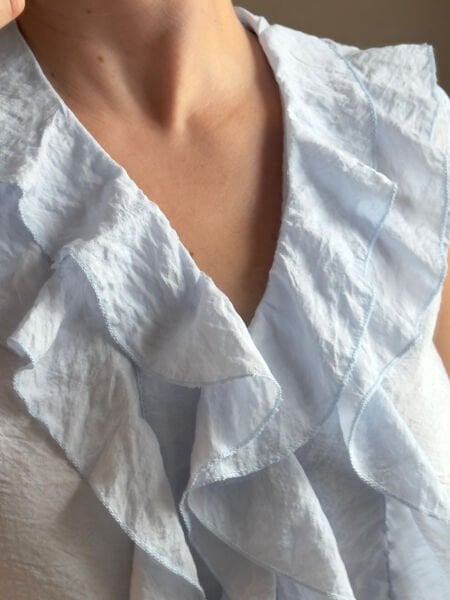 Mavi Fırfırlı Kolsuz Gömlek