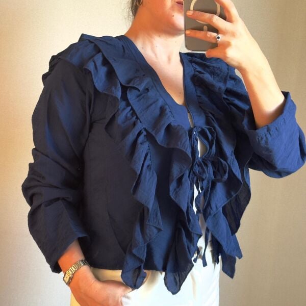 Önden Bağlamalı Fırfırlı Kadın Gömlek – Lacivert