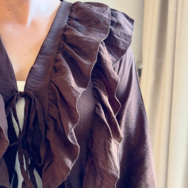 Önden Bağlamalı Fırfırlı Kadın Gömlek – Acı Kahve