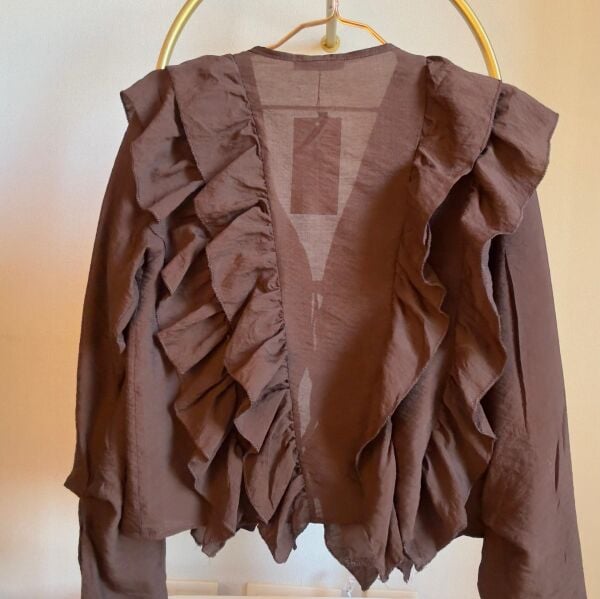 Önden Bağlamalı Fırfırlı Kadın Gömlek – Acı Kahve