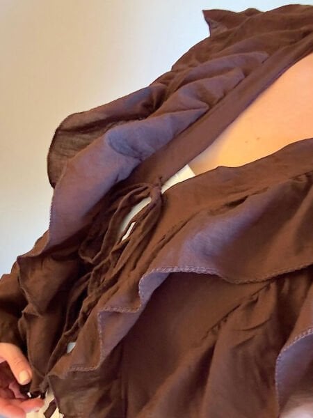 Önden Bağlamalı Fırfırlı Kadın Gömlek – Acı Kahve