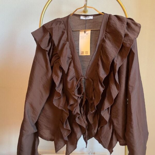 Önden Bağlamalı Fırfırlı Kadın Gömlek – Acı Kahve