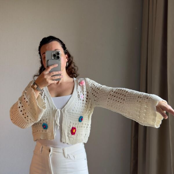 Renkli Çiçek Detaylı Krem Kadın Hırka