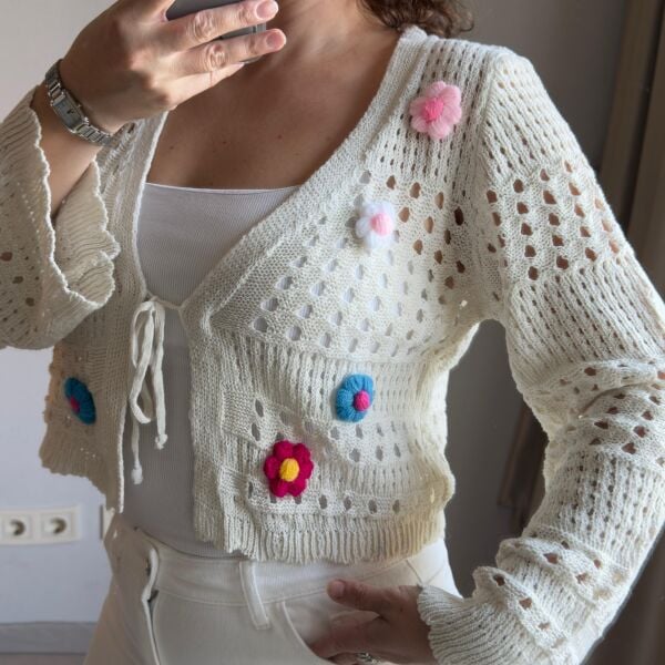 Renkli Çiçek Detaylı Krem Kadın Hırka