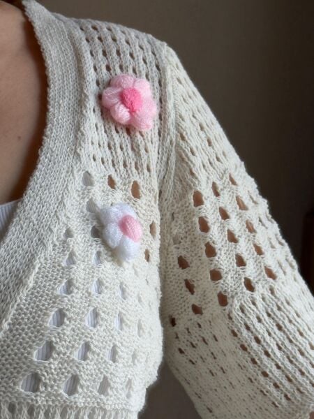 Renkli Çiçek Detaylı Krem Kadın Hırka