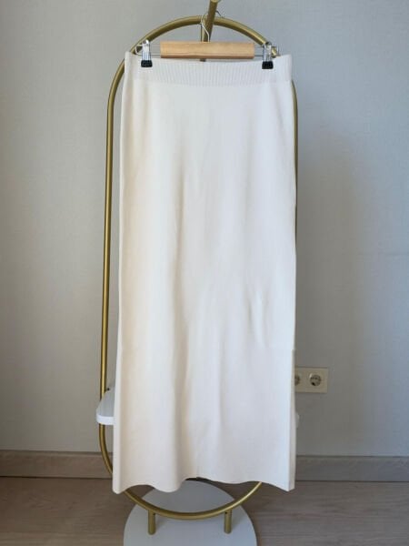 Krem Renkli Düğmeli Kolsuz Gömlek ve Etek Takımı