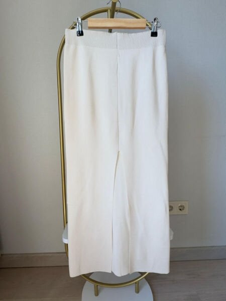 Krem Renkli Düğmeli Kolsuz Gömlek ve Etek Takımı