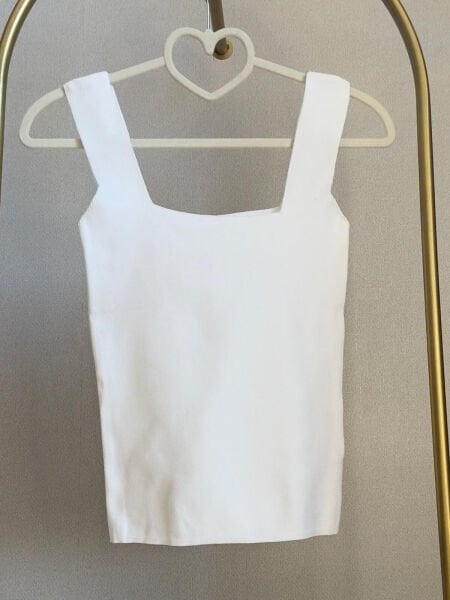 Beyaz Kare Yaka Triko Atlet