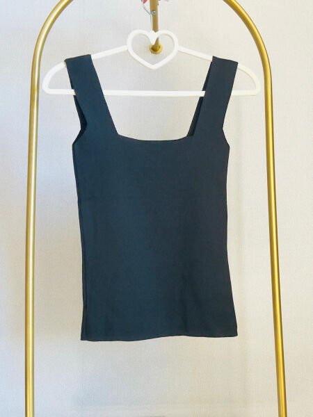 Siyah Kare Yaka Triko Atlet