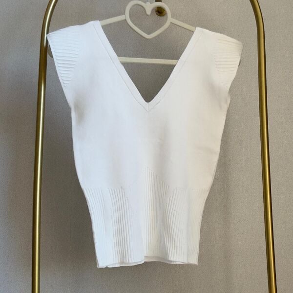 Beyaz V Yaka Triko Crop Bluz