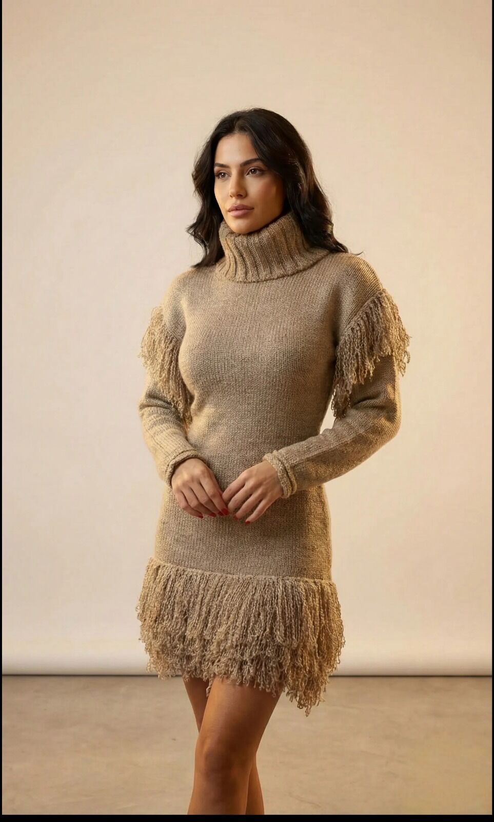 Püskül Detaylı Boğazlı Triko Mini Elbise