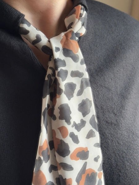 Fularlı Siyah Örme Midi Elbise