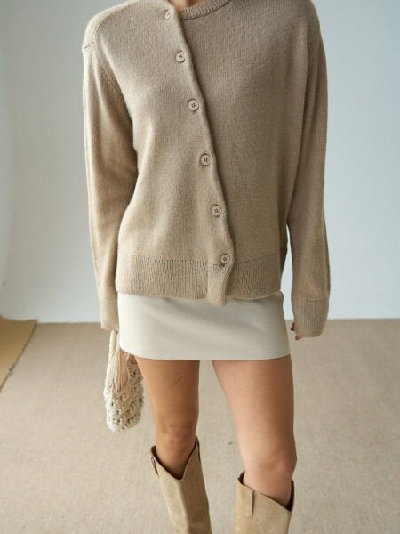 Asimetrik Düğmeli Bisiklet Yaka Triko Hırka