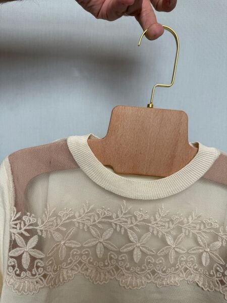 Kadın Bej Transparan Yaka Dantel İşlemeli Şık Bluz