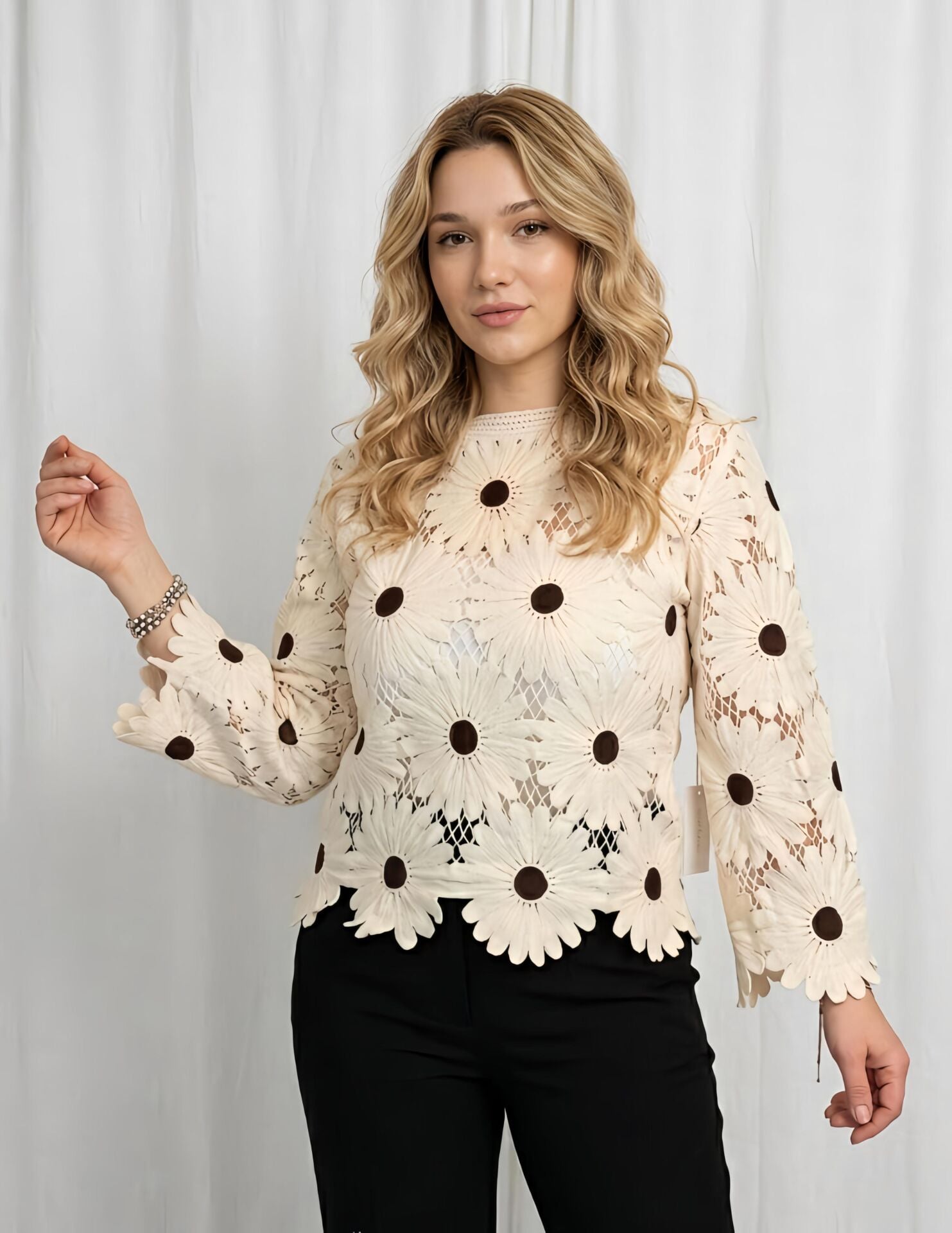 Kadın Papatya Desenli Ajurlu Şık Bluz