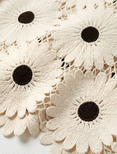 Kadın Papatya Desenli Ajurlu Şık Bluz