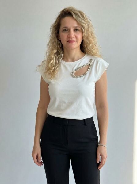 Damla Detaylı Taş İşlemeli Beyaz Tshirt