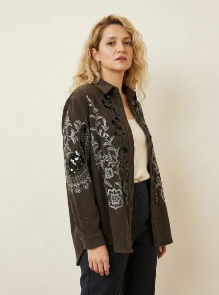 İşlemeli Kadife Dokulu Koyu Kahverengi Gömlek